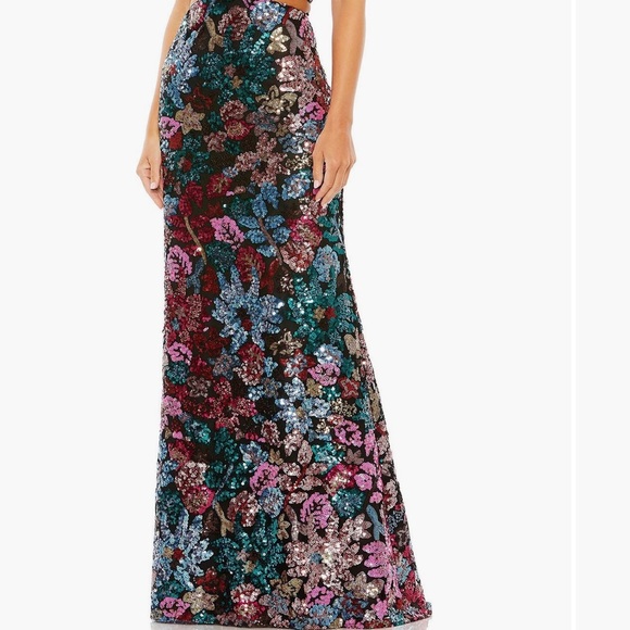 Mac dugal size 8 Women's Sequin Embellished Cross Neck Gown - Picture 2 of 5